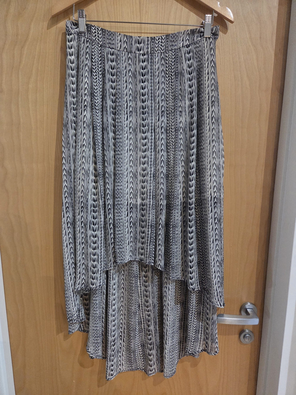 Forever 21 Black & White Aztec High-Low Skirt